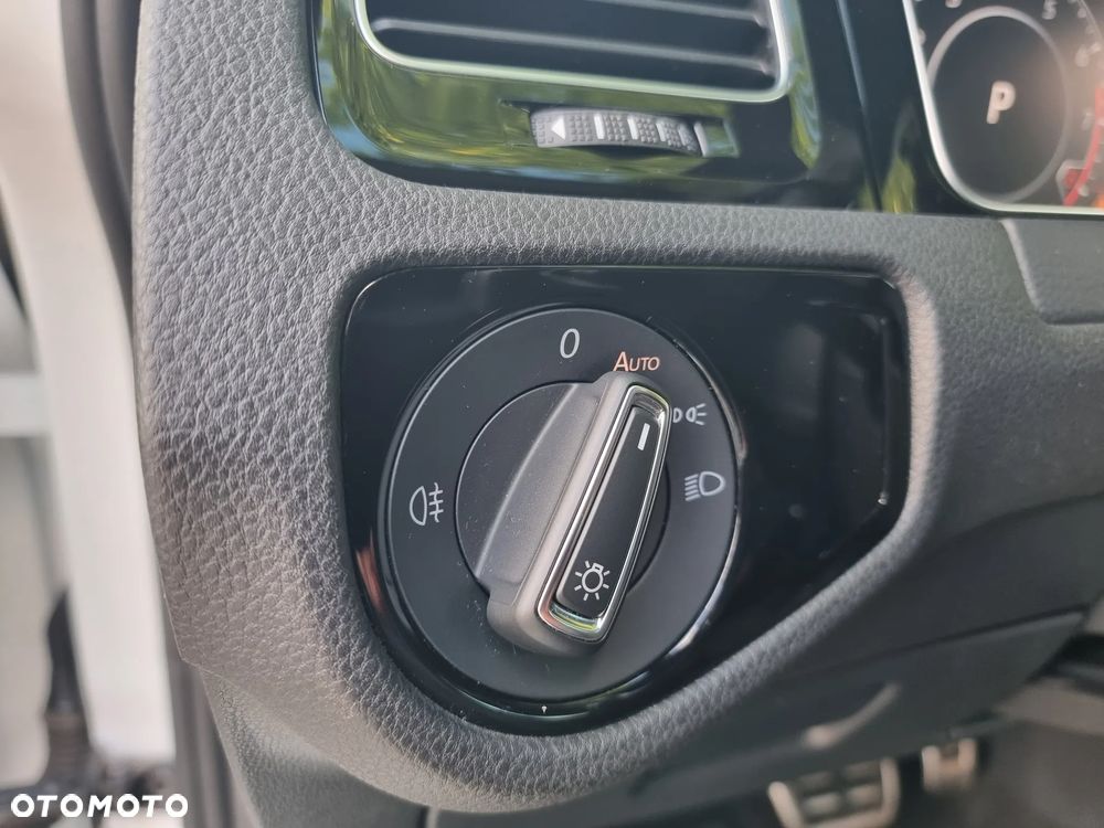 Volkswagen Golf - 22