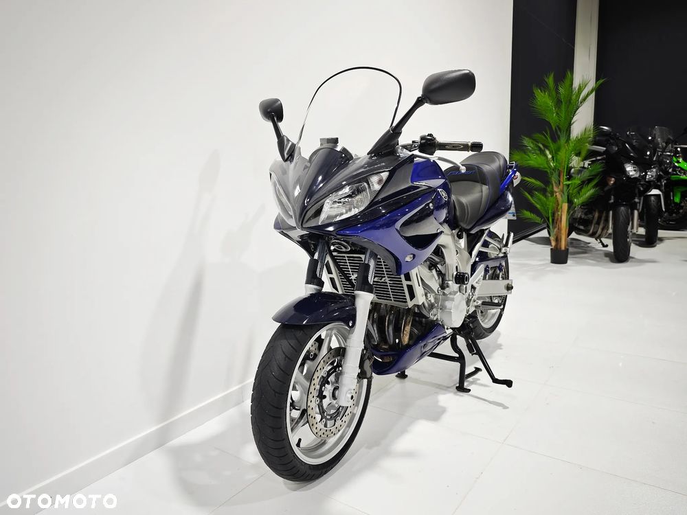 Yamaha FZ - 11