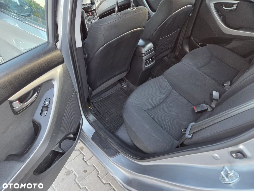 Hyundai Elantra 1.6 Comfort - 9
