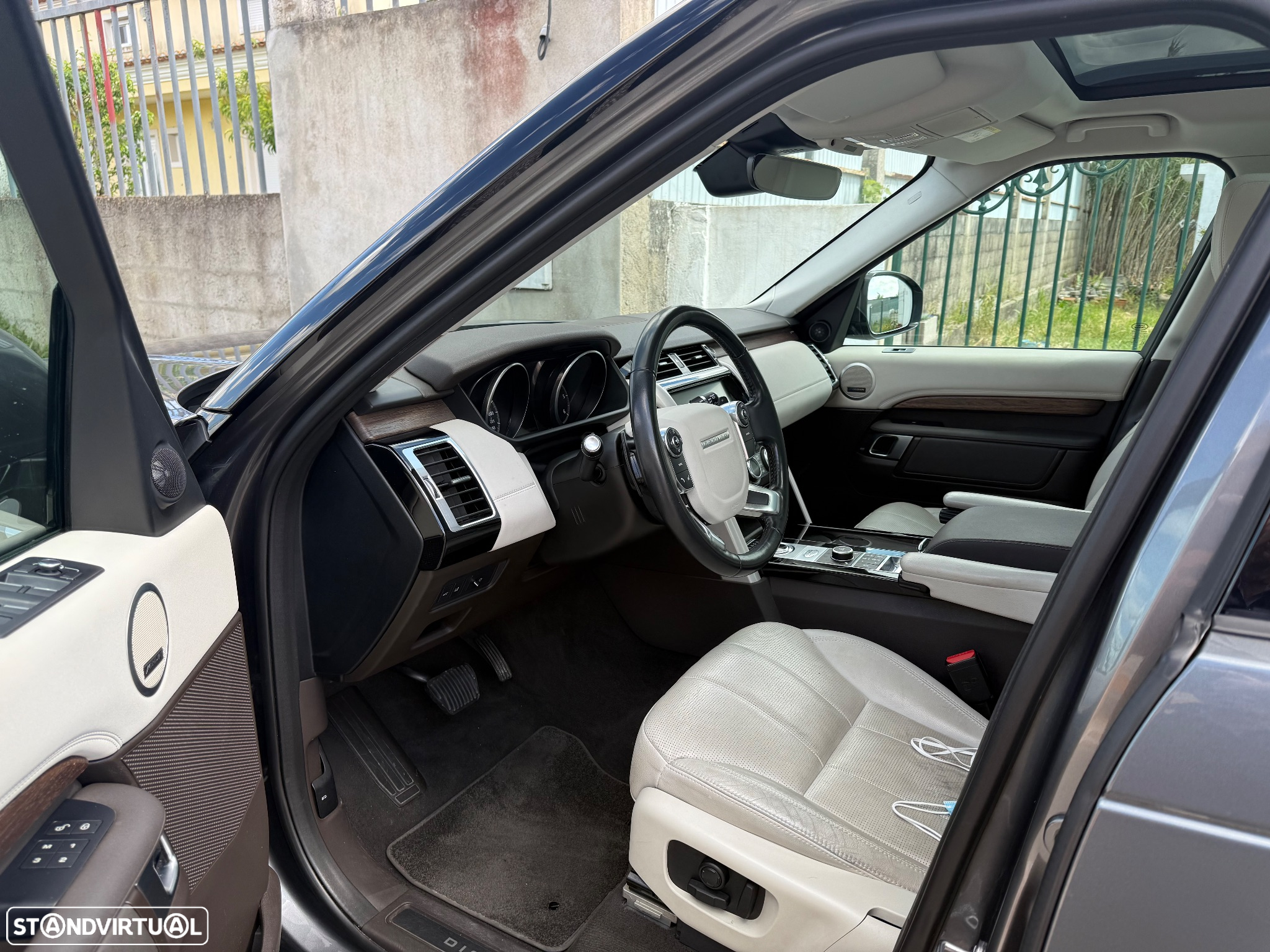 Land Rover Discovery 2.0 SD4 HSE Luxury Auto - 4