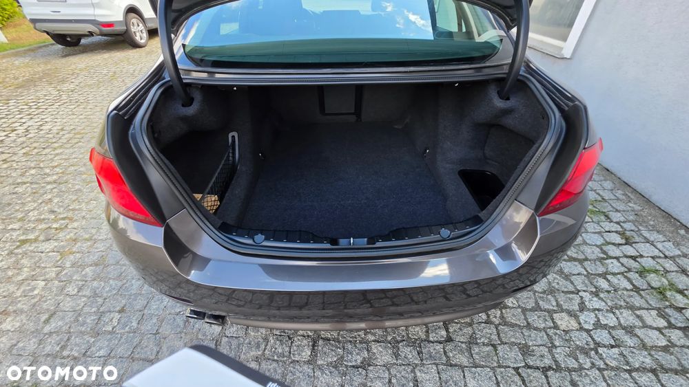 BMW Seria 5 528i Sport-Aut Luxury Line - 12