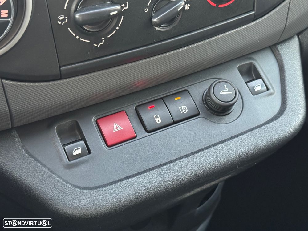 Citroën BERLINGO 1.6 Hdi / CX.AUTOMATICA / 3 LUGARES / GARANTIA - 25