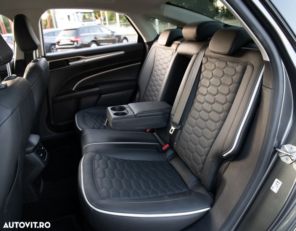 Ford Mondeo 2.0 HEV Vignale - 39