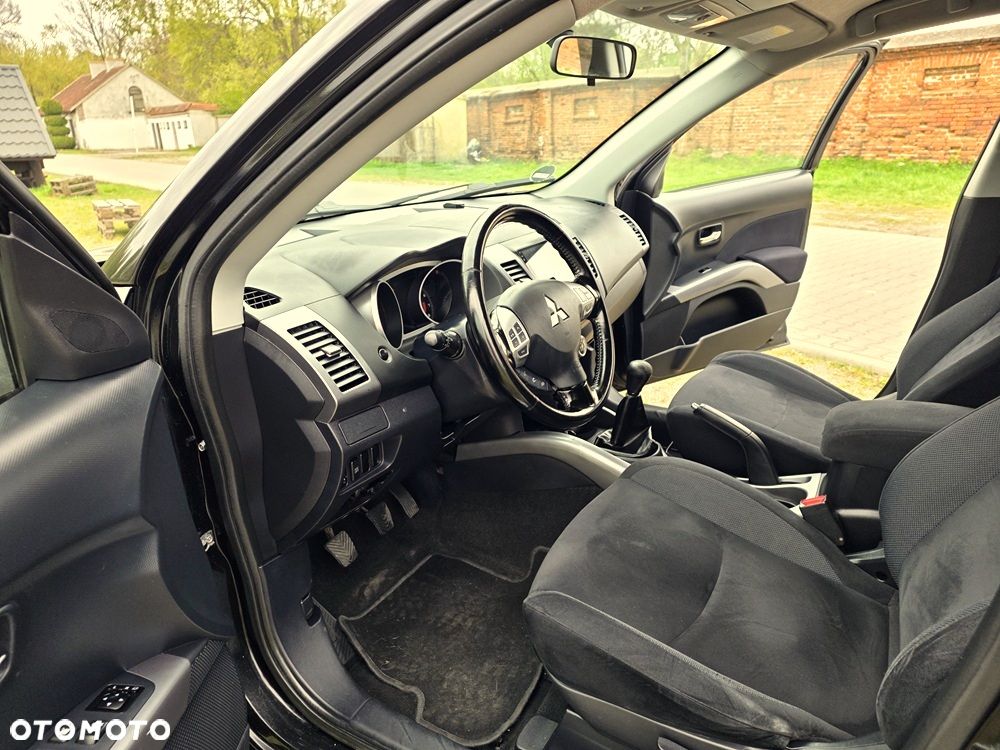 Mitsubishi Outlander 2.4 Intense - 25