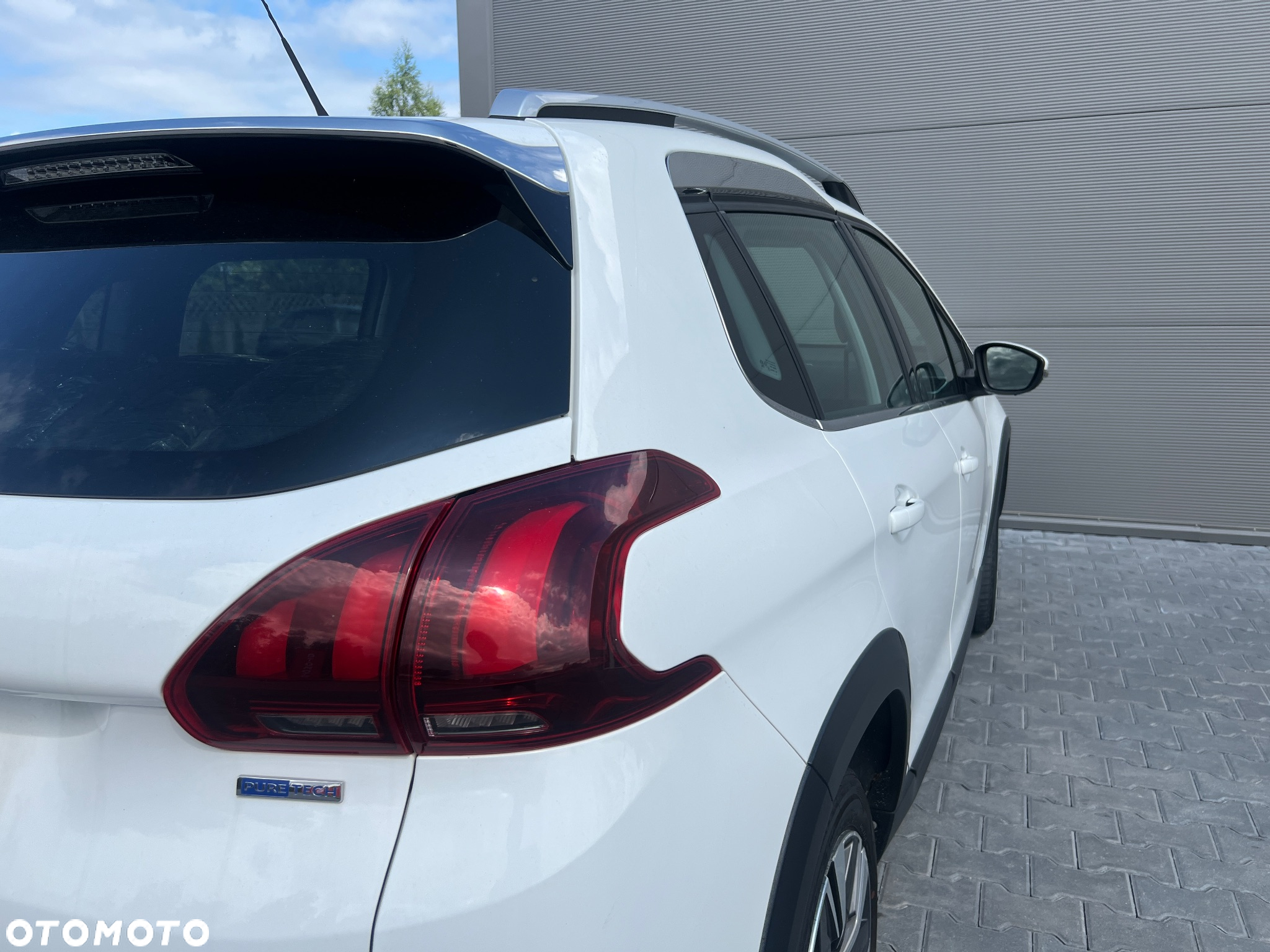 Peugeot 2008 1.2 Pure Tech Allure S&S - 13