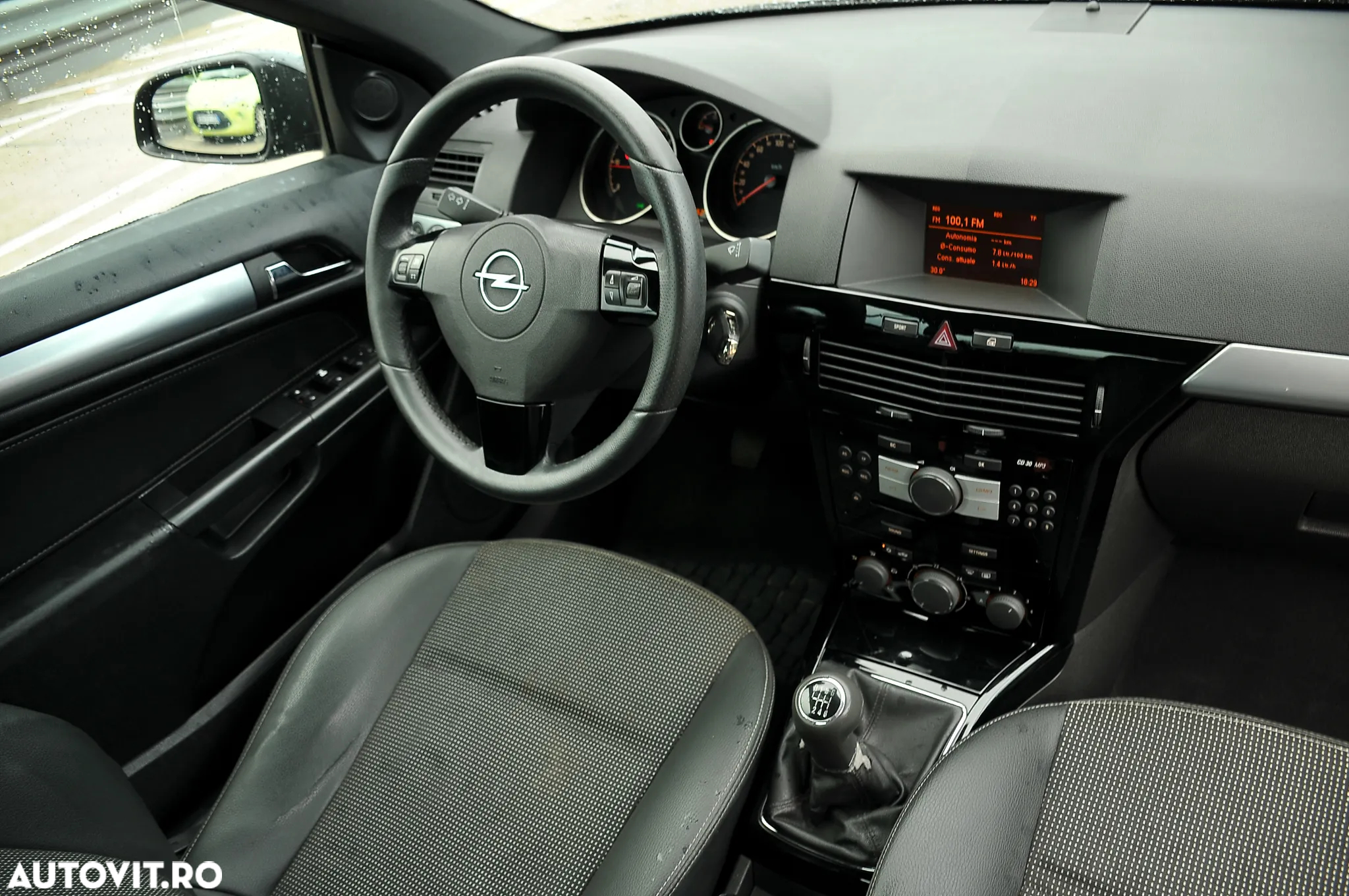 Opel Astra GTC 1.9 CDTI Cosmo - 4