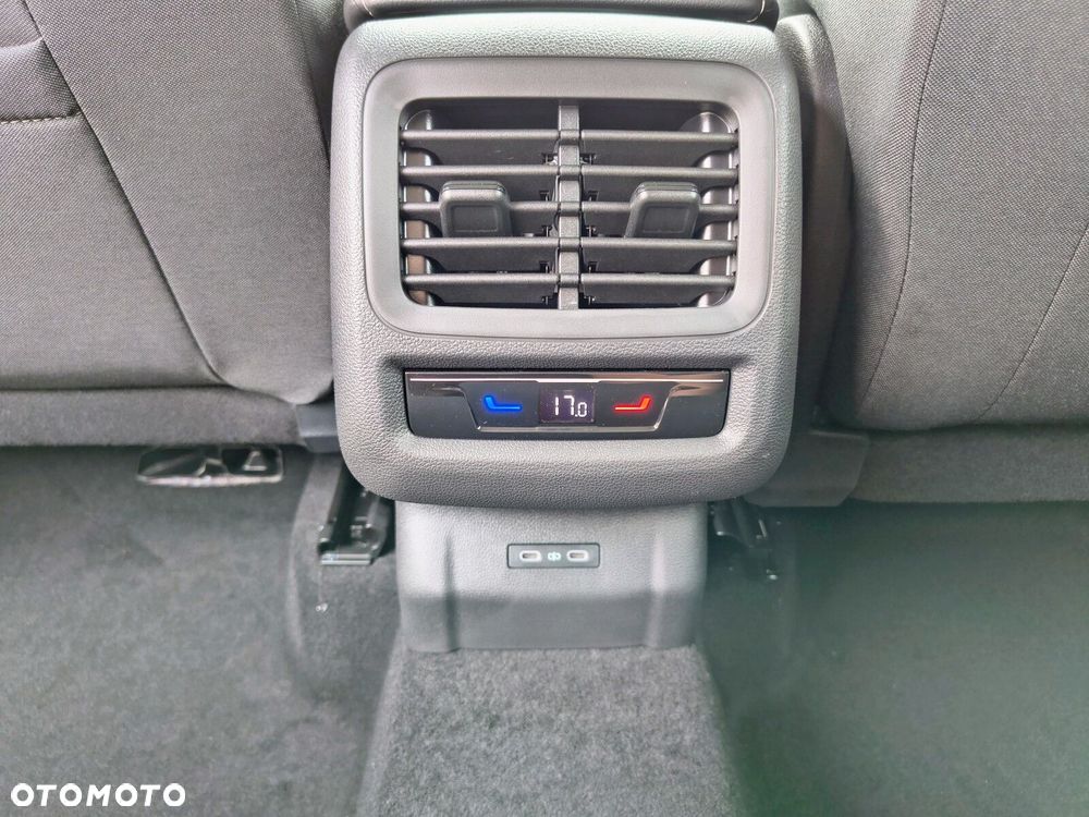Volkswagen T-Roc 1.5 eTSI Life DSG - 28