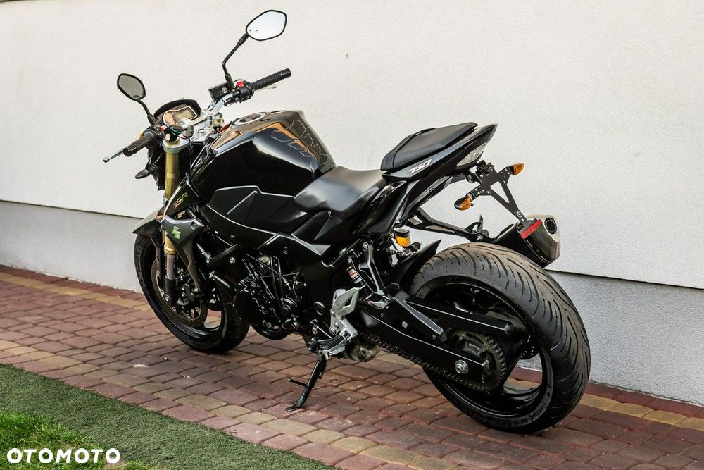 Suzuki GSR - 4