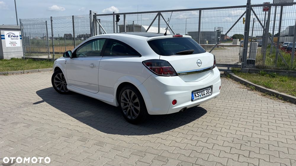 Opel Astra 1.6 Black&White - 26