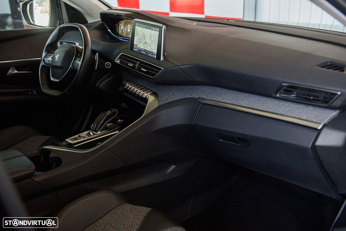 Peugeot 3008 1.2 PureTech Allure Pack EAT8 - 24