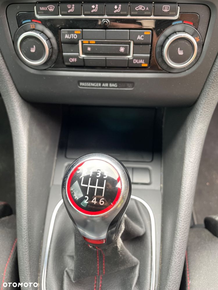 Volkswagen Golf - 10
