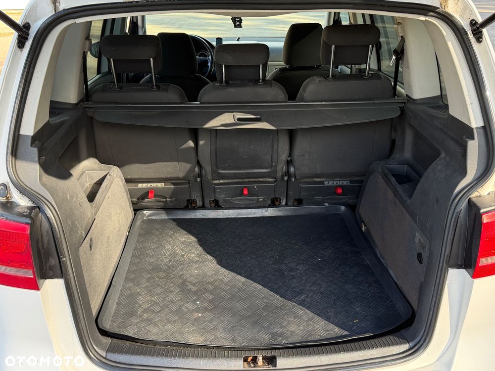 Volkswagen Touran 1.6 TDI DPF Cross DSG - 11