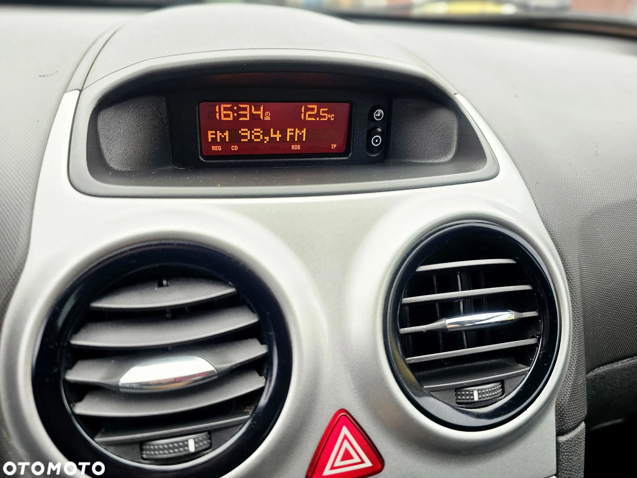 Opel Corsa 1.4 16V Satellite - 16
