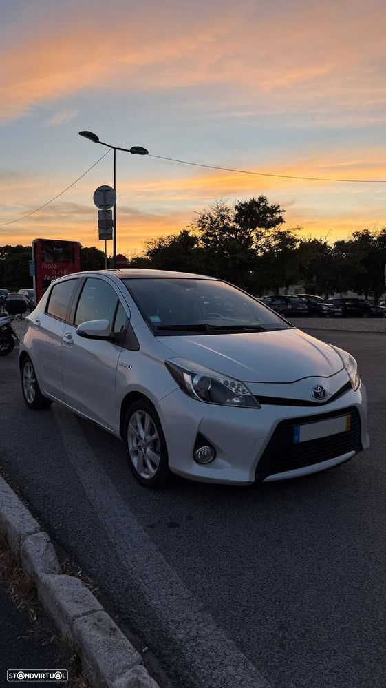 Toyota Yaris 1.5 HSD Comfort +P.Style+Navi - 3