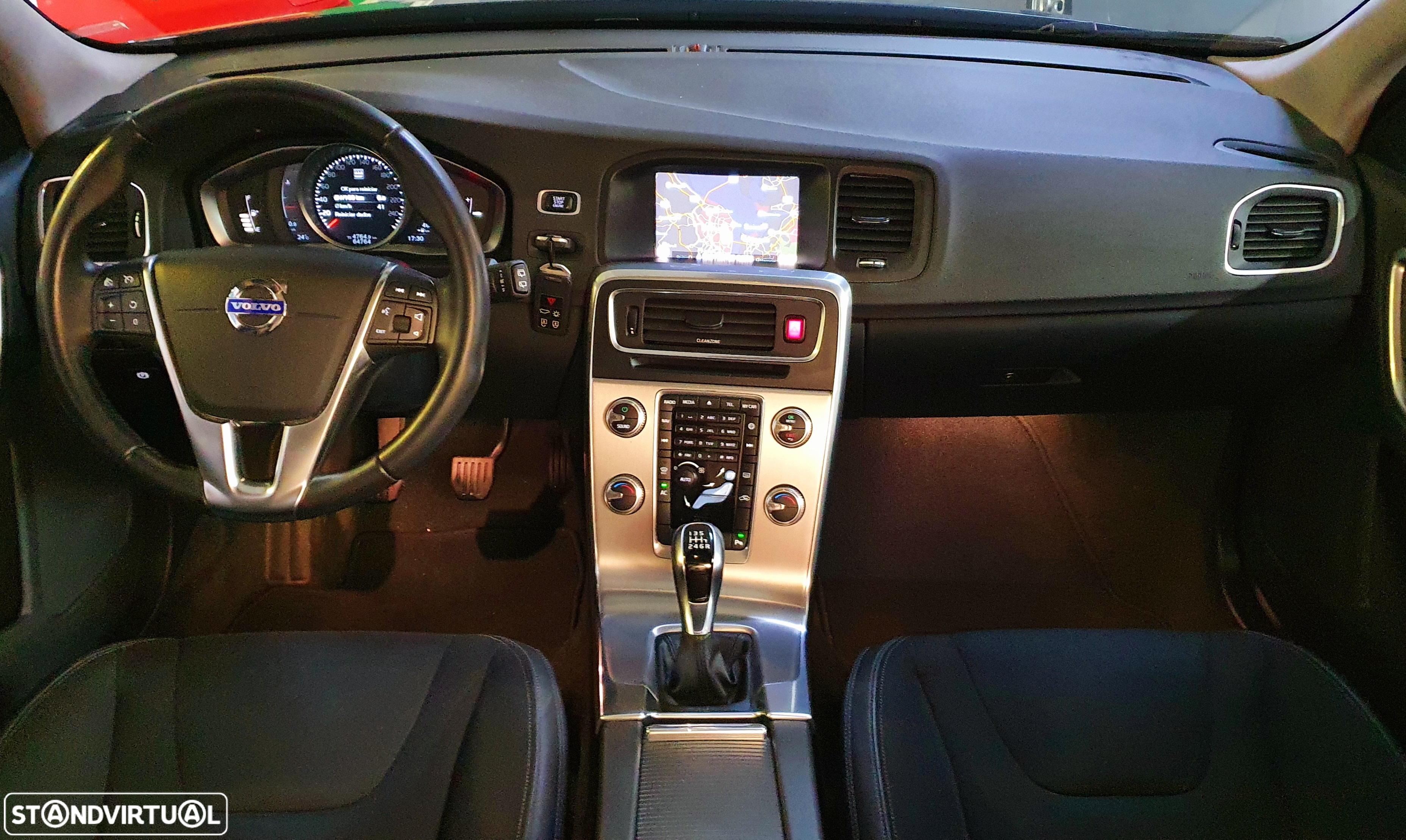 Volvo V60 2.0 D2 Momentum - 13