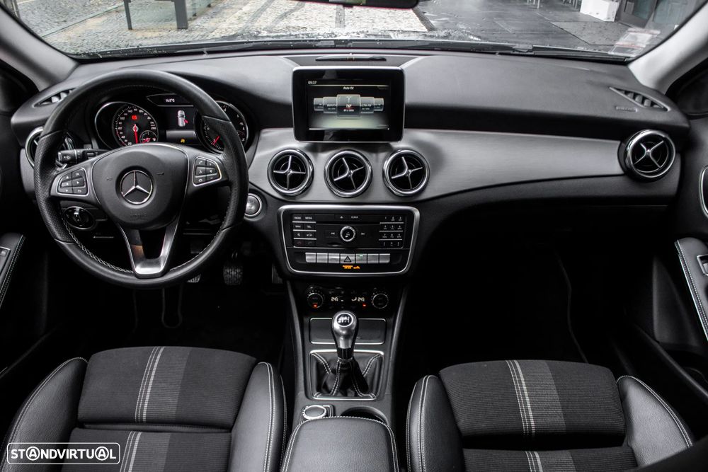 Mercedes-Benz GLA 180 d Urban - 35