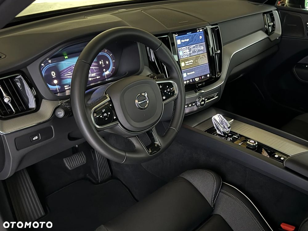 Volvo XC 60 B4 D AWD Plus Dark - 8