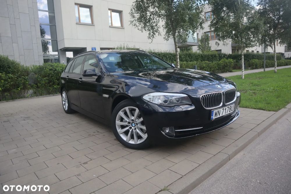 BMW Seria 5 528i xDrive Sport-Aut - 9