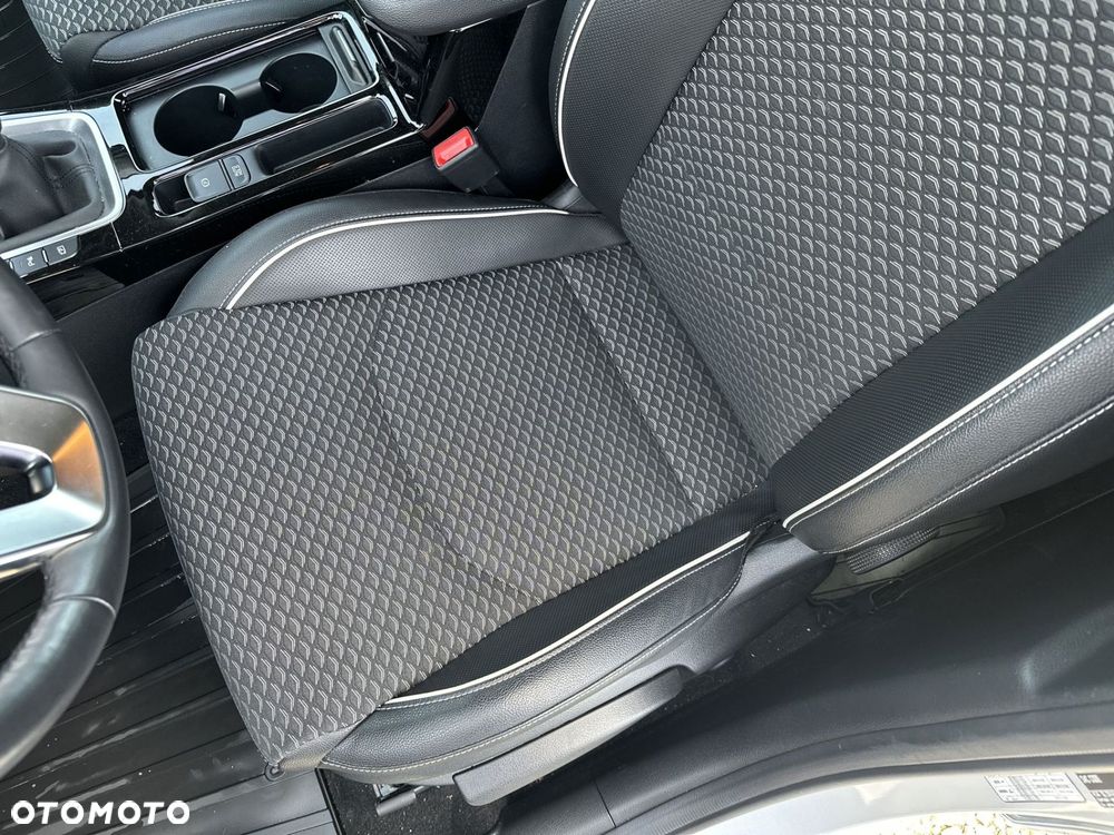 Kia Ceed - 12