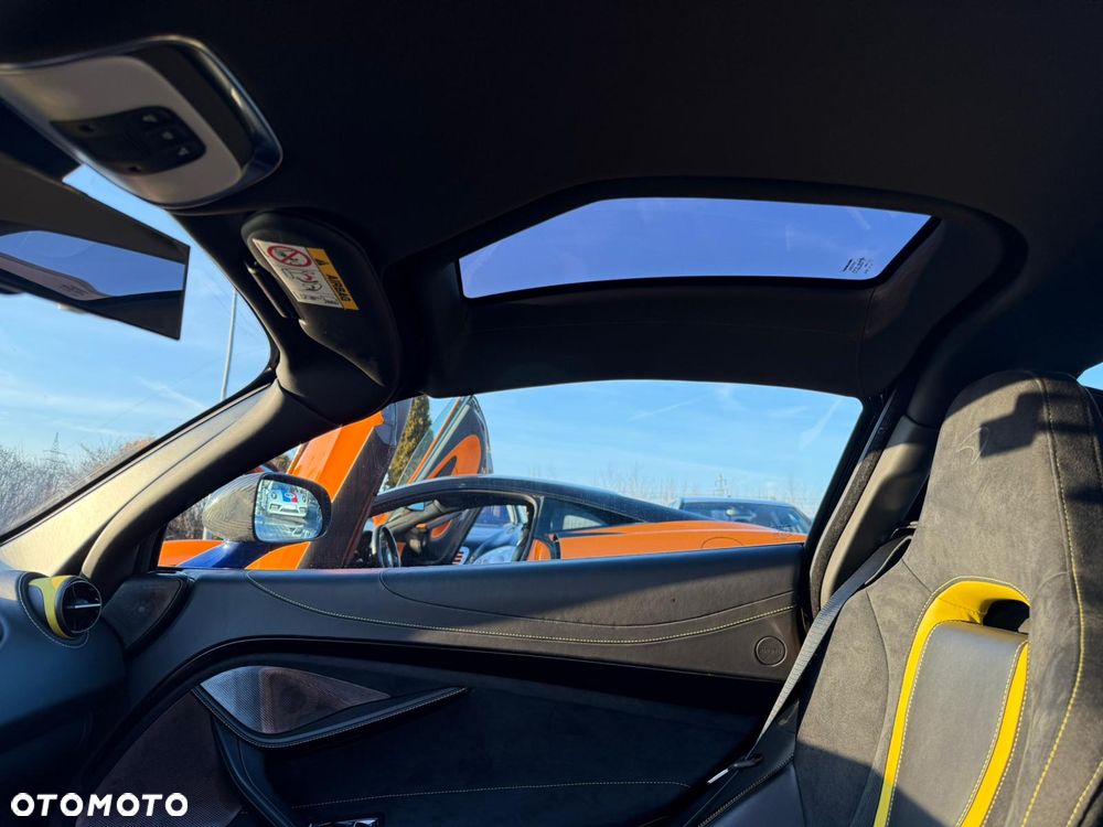 McLaren 720S Coupe Standard - 36