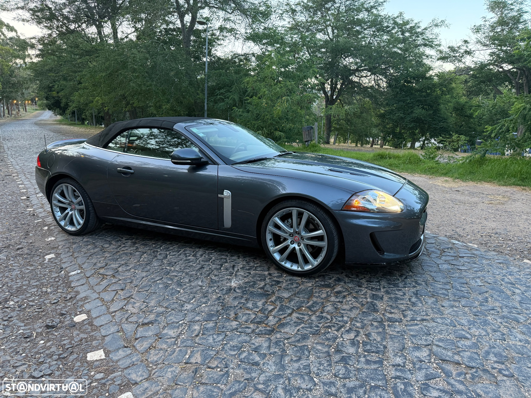 Jaguar XK 4.2 V8 Convertible - 6