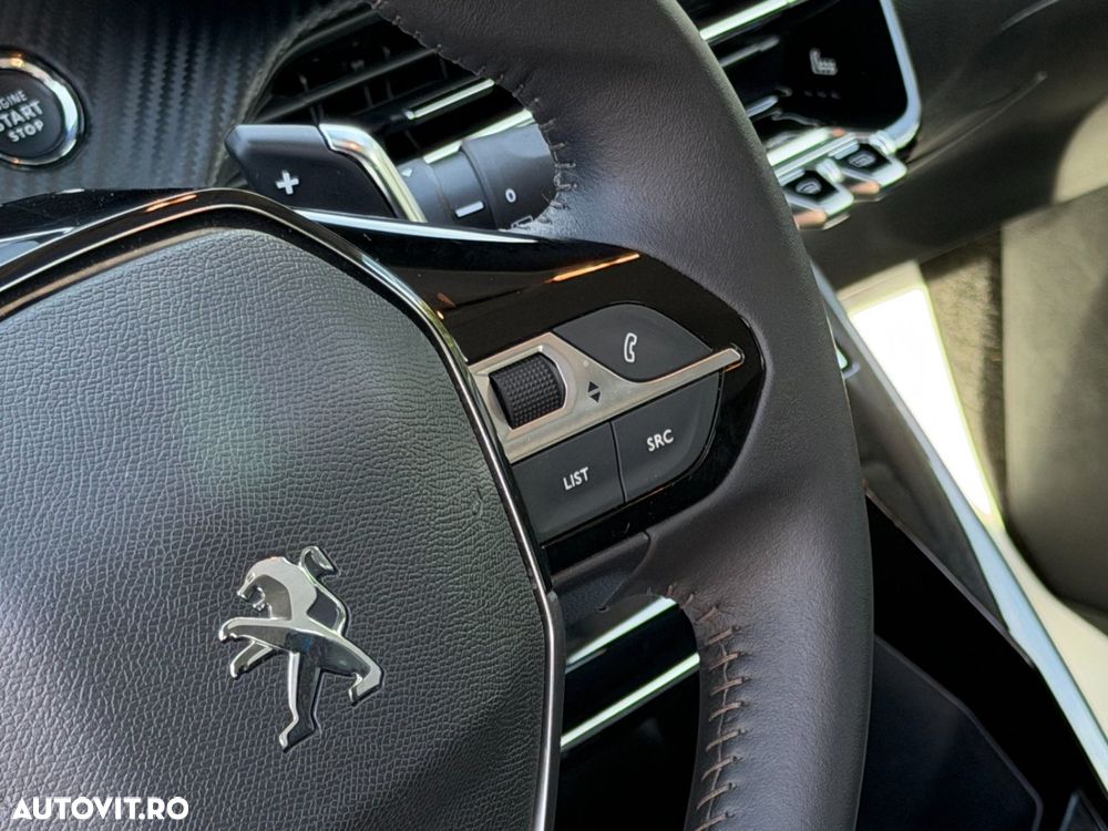Peugeot 208 1.2 L PureTech STT EAT8 Allure - 12