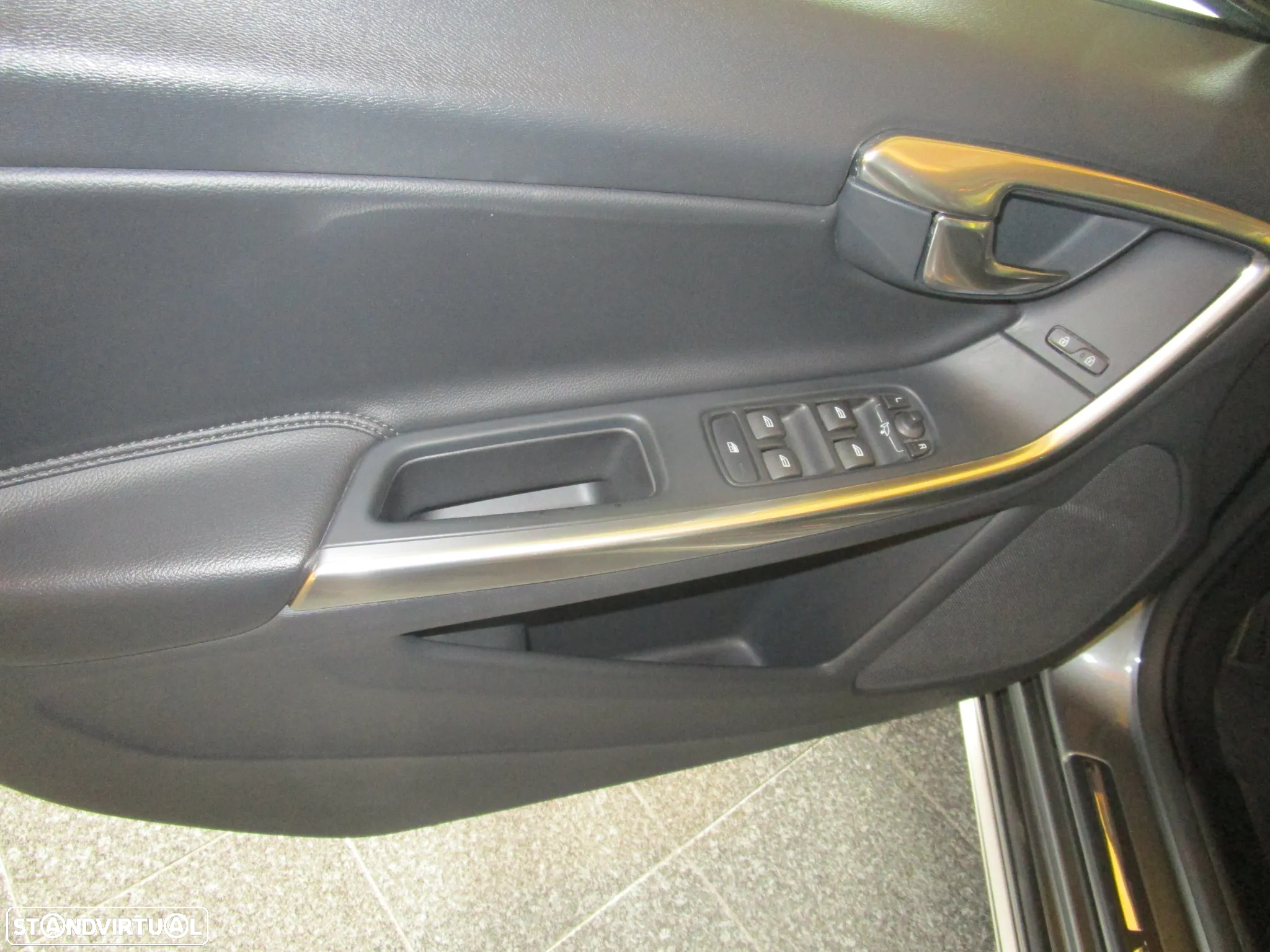 Volvo V60 Cross Country 2.0 D4 Summum Geartronic - 28