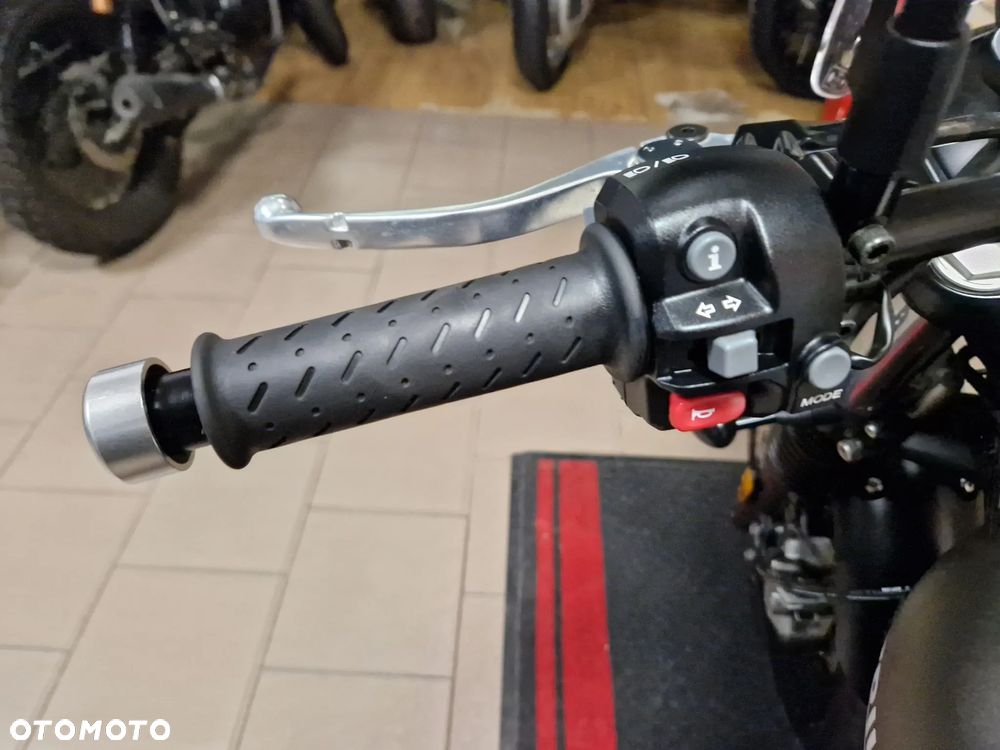 Triumph Street Twin - 29