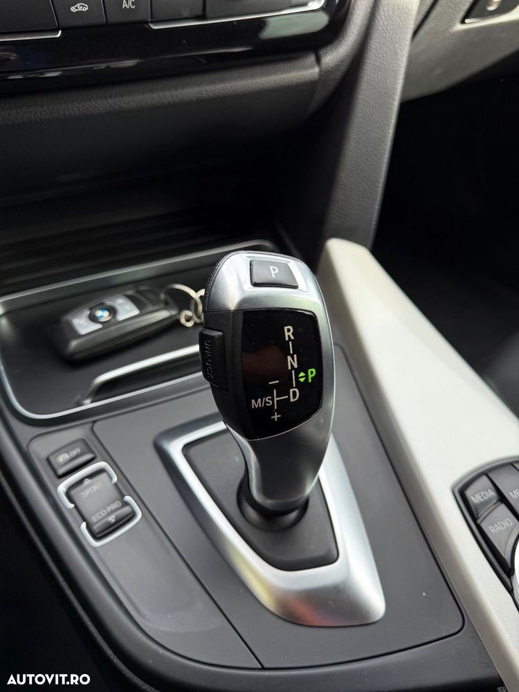 BMW Seria 3 320d Touring xDrive Aut. - 22