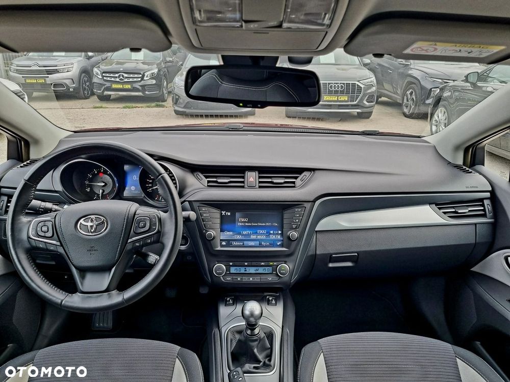 Toyota Avensis 1.8 Premium - 14