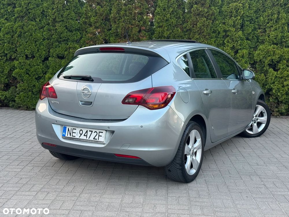 Opel Astra 1.6 Design Edition - 4