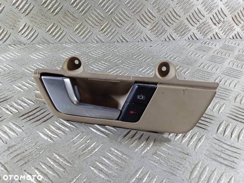 KLAMKA ZEWNĘTRZNA LEWY PRZÓD AUDI A4 B6 - 1