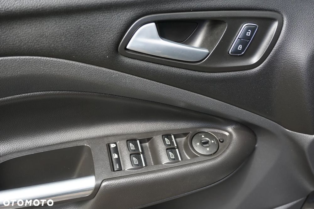 Ford Kuga 2.0 TDCi 2x4 Titanium - 18