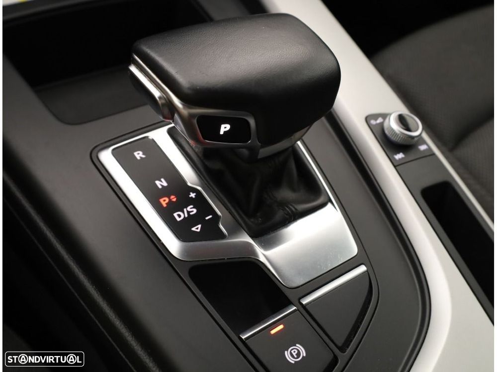 Audi A4 Avant 35 TDI S line S tronic - 28