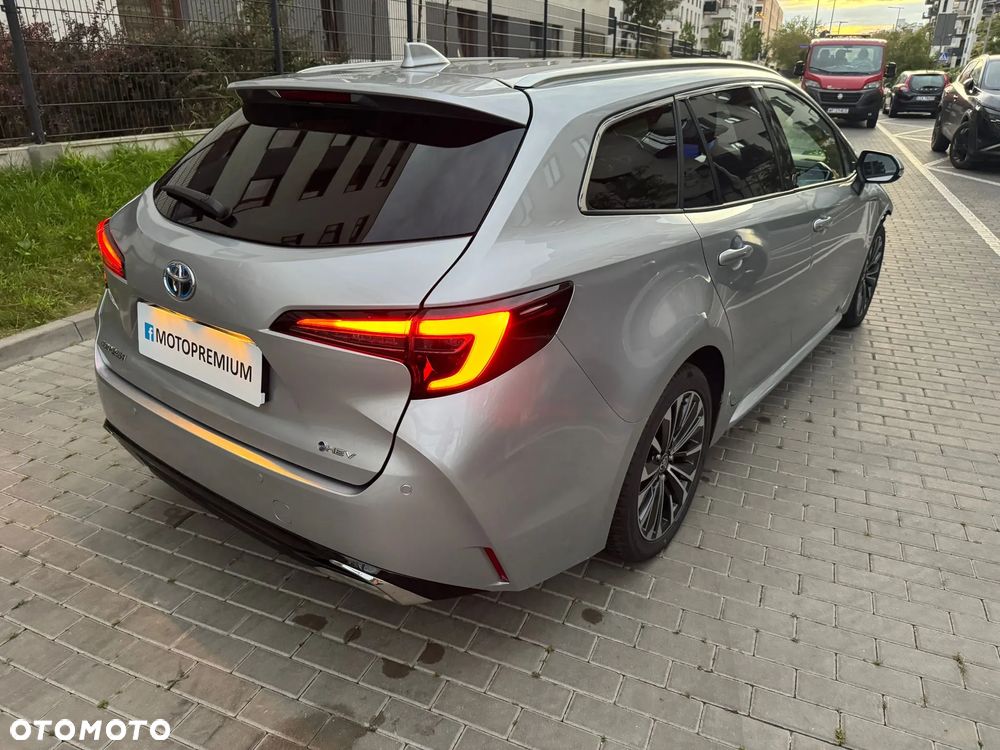 Toyota Corolla 1.8 Hybrid Team Deutschland - 8