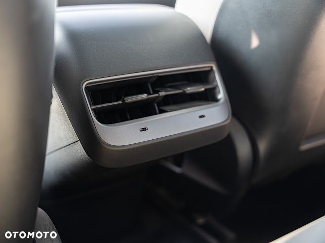 Tesla Y Model Long Range Dual Motor AWD - 24