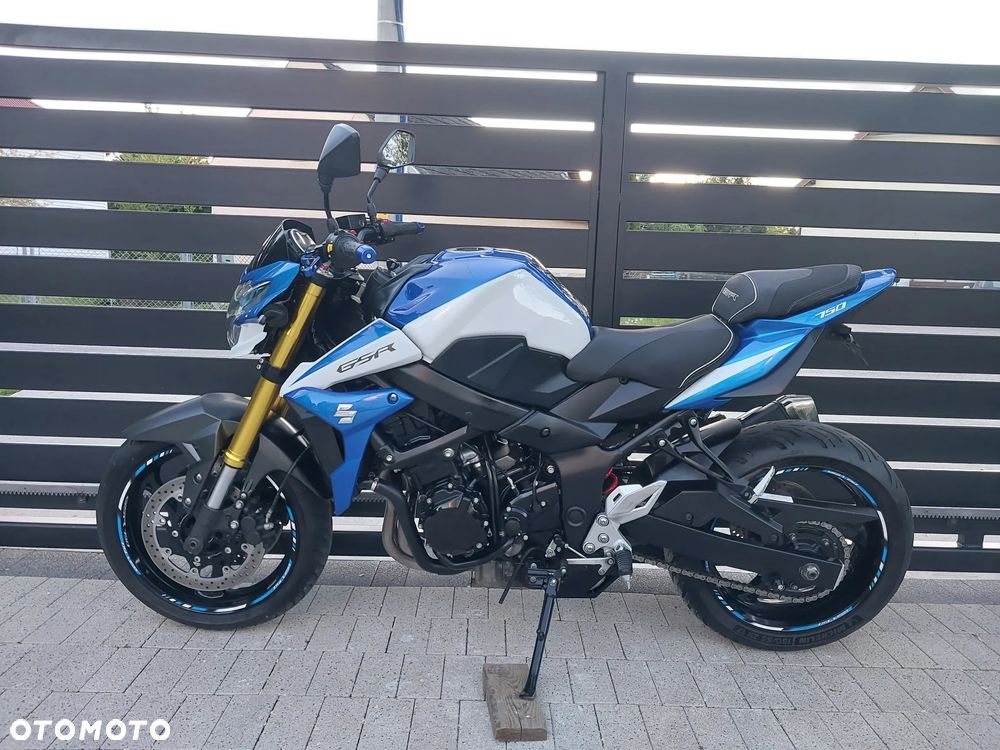 Suzuki GSR - 1