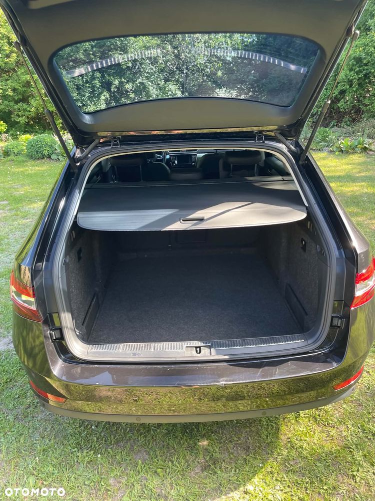 Skoda Superb 2.0 TDI DSG Ambition - 13