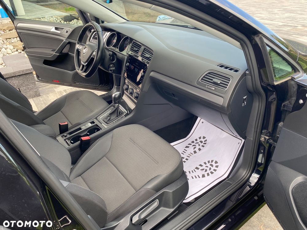Volkswagen Golf - 6