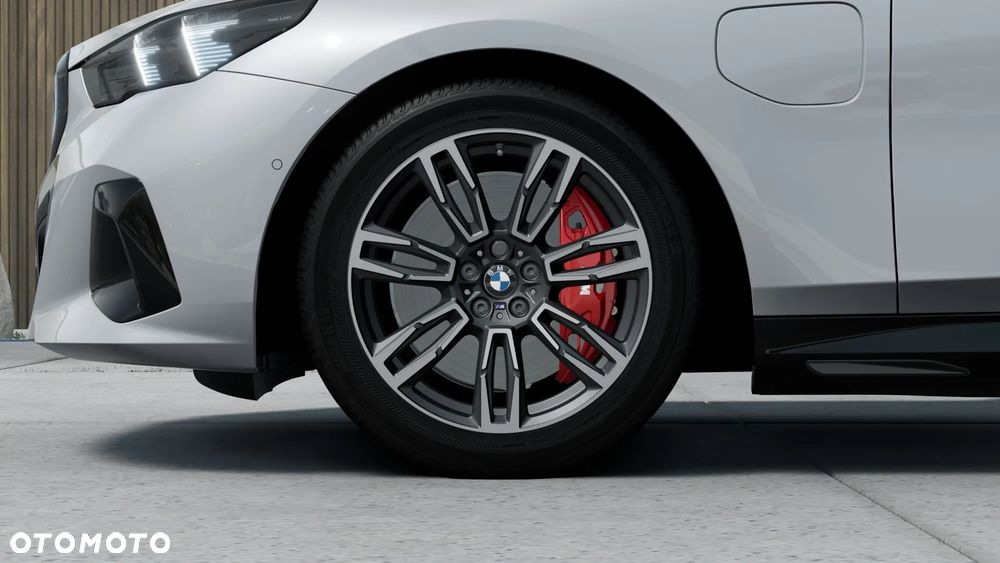 BMW Seria 5 550e xDrive PHEV M Sport - 8