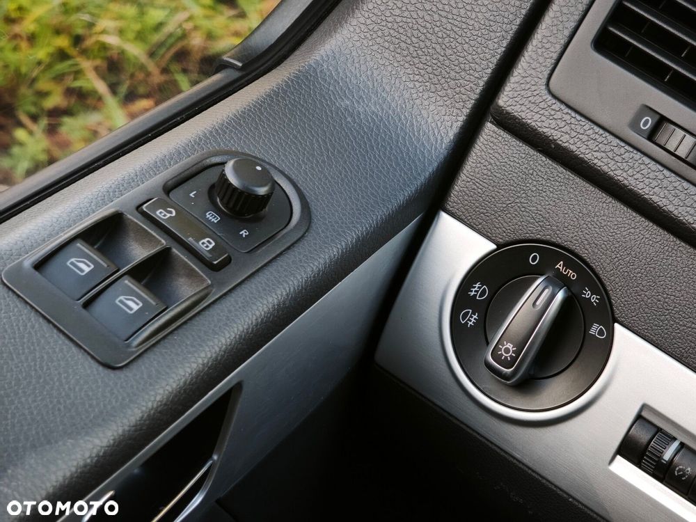 Volkswagen Multivan - 20