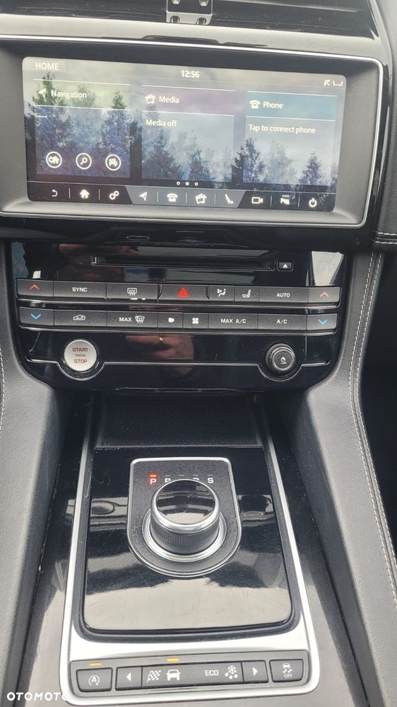 Jaguar F-Pace 20d AWD R-Sport - 20