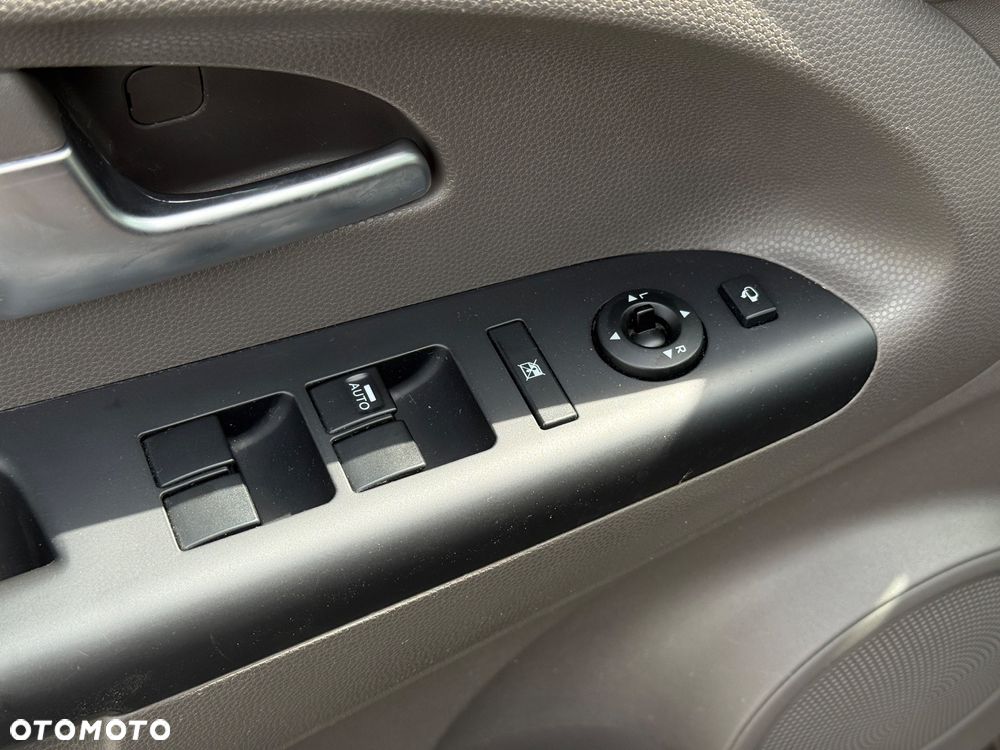 Kia Venga 1.6 CRDi 128 Fifa World Cup Edition - 10