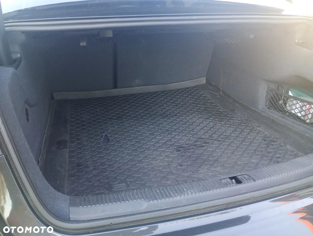 Audi A6 Avant 2.0 TDI Multitronic - 11