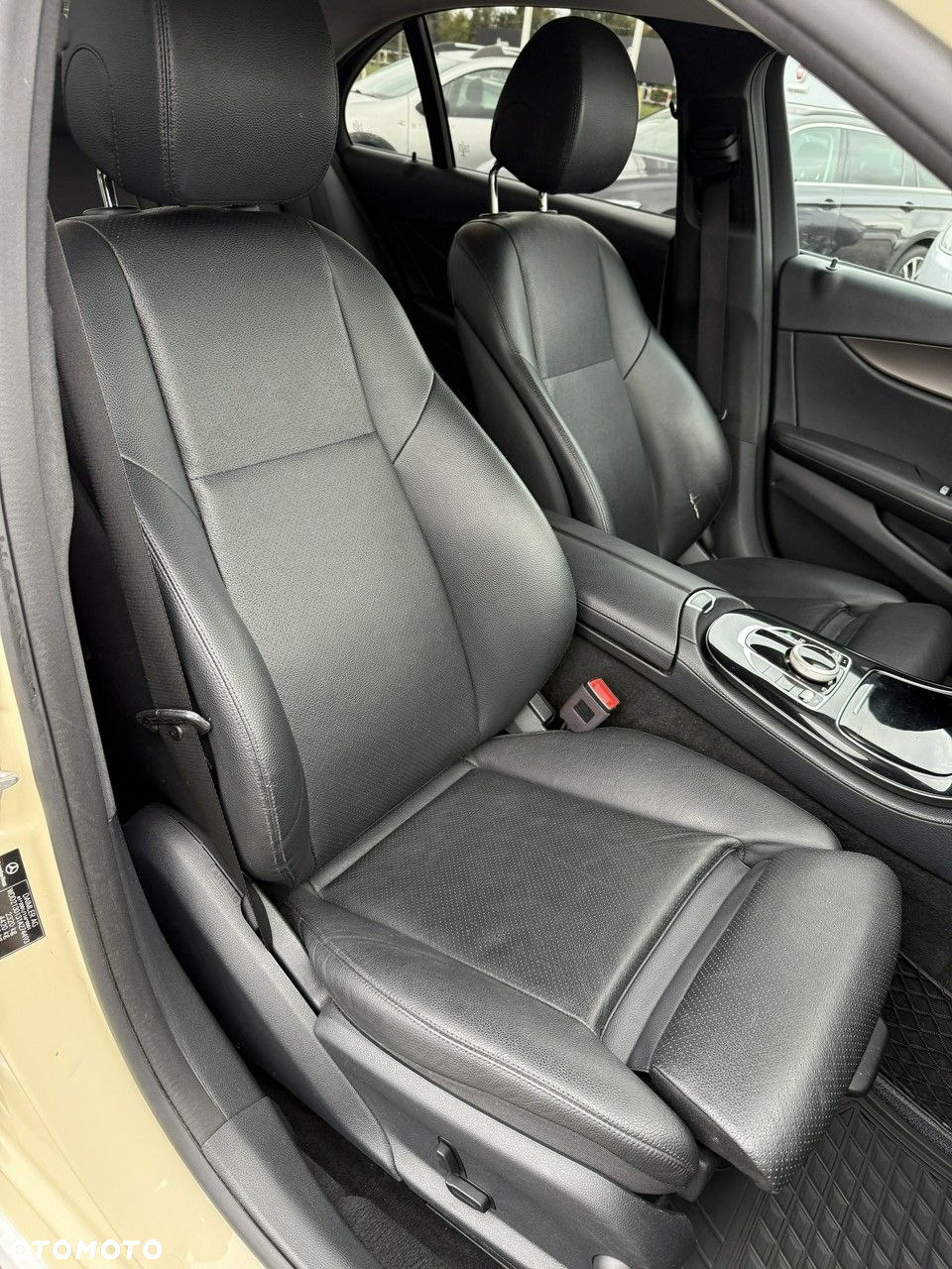 Mercedes-Benz Klasa E 200 d 9G-TRONIC - 19