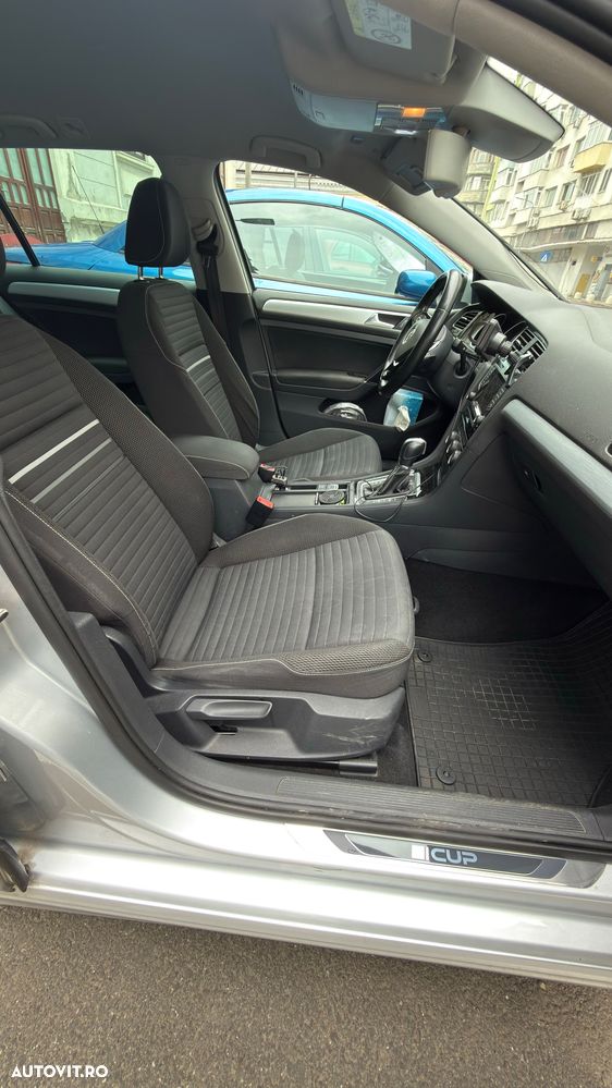 Volkswagen Golf - 8