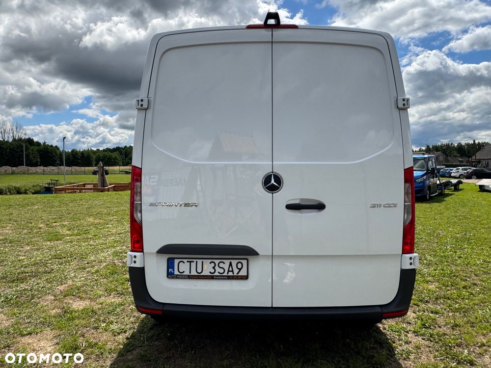 Mercedes-Benz SPRINTER 211 - 12