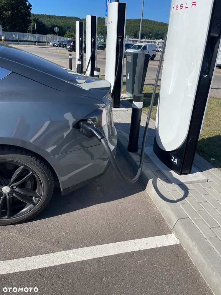 Tesla Model S - 5