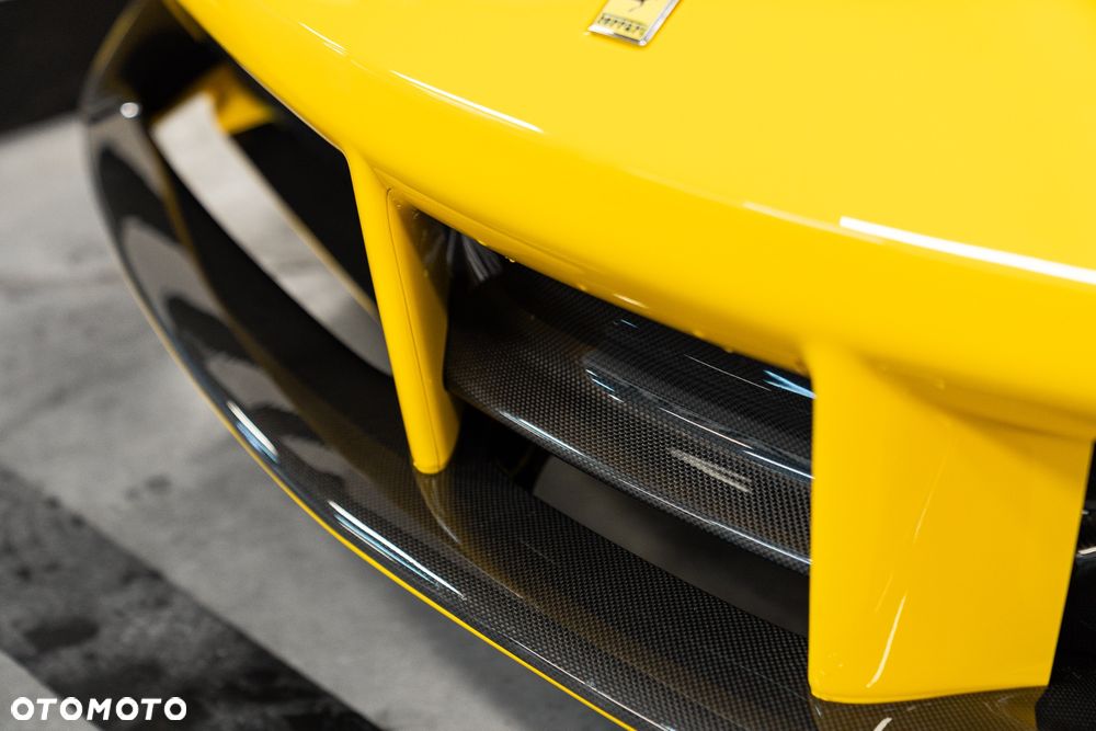 Ferrari 488 - 8