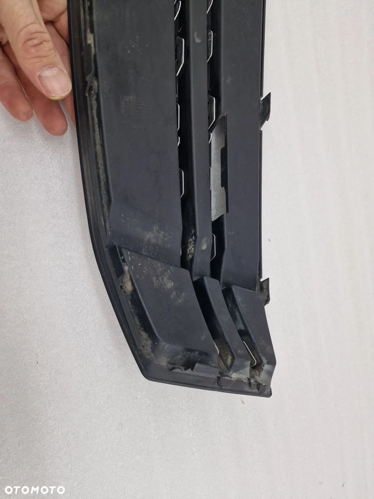 AUDI A4 B9 8W0 S-LINE 15- PRAWA KRATKA BOCZNA ZDERZAKA PRZEDNIEGO PRZÓD , NR 8W0807682F , NR AUKCJI D/96 - 7